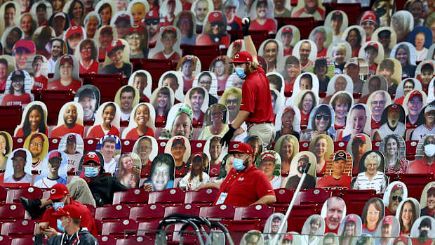 Cincinnati Reds grounds crew 2020-09-16 (Kareem Elgazzar) USATSI_14939881